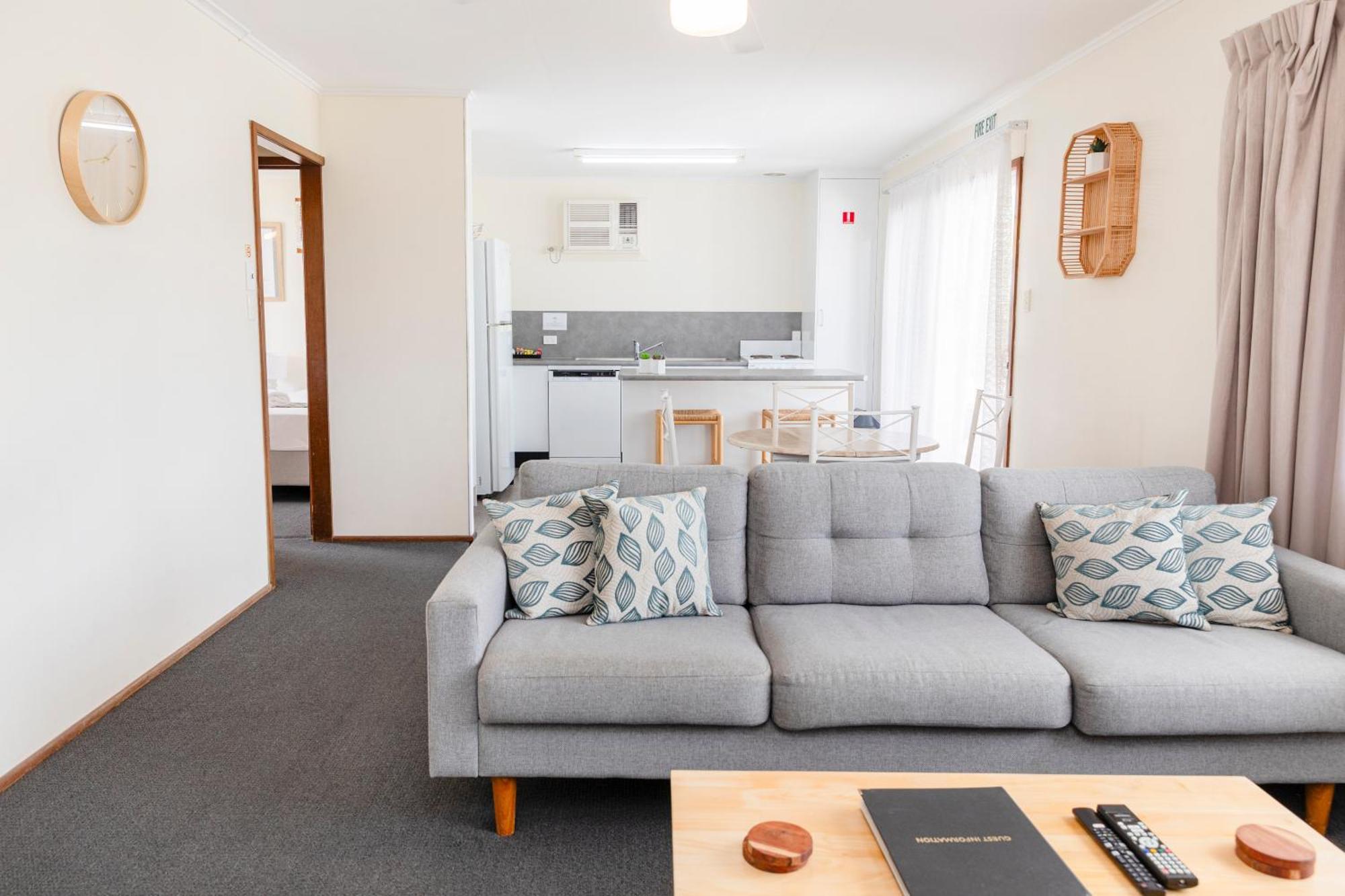 Palm View Holiday Apartments Bowen Exterior foto